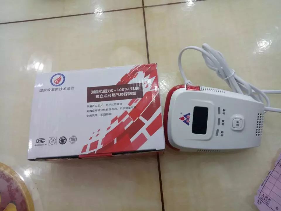 DƬ